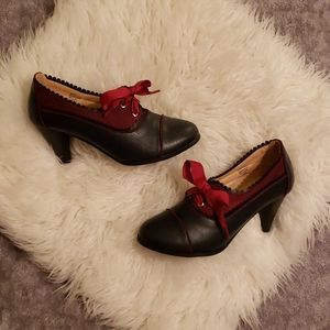 NWT Chase+Chloe navy/red Oxford heels (8.5)